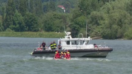 Orque dans la Seine : une opération de sauvetage complexe a débuté