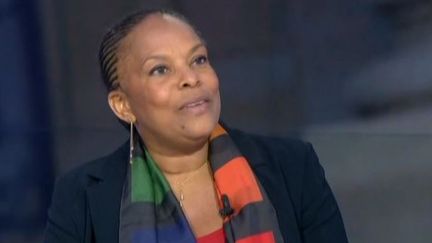 Christiane Taubira, la ministre de la Justice, le 13 novembre 2013 sur le plateaud du 20 heures de France 2. (FRANCE 2 / FRANCETV INFO)