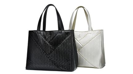 Sacs noir et blanc Hogan et Karl Lagerfeld printemps-été 2012
 (DR)