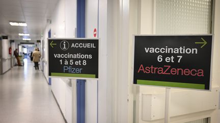 Vaccination au CHU de Limoges, en avril 2021. (THOMAS JOUHANNAUD / MAXPPP)