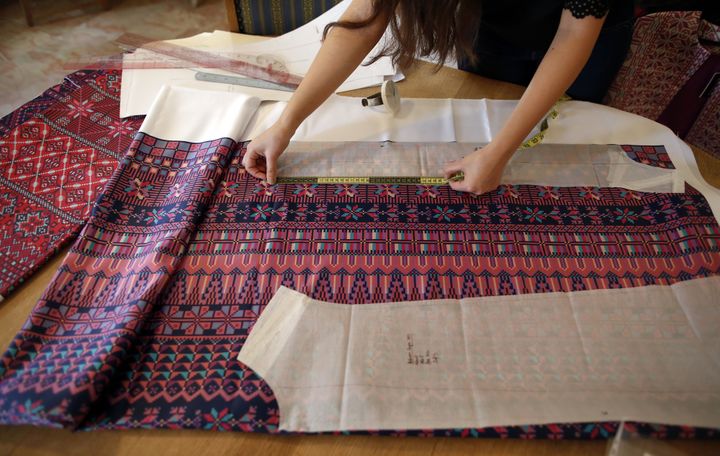 Natalie Tahhan dans son atelier, avril 2017
 (AHMAD GHARABLI / AFP)