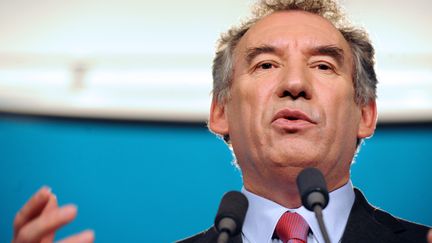 Le pr&eacute;sident du MoDem et candidat &agrave; la pr&eacute;sidentielle&nbsp;Fran&ccedil;ois Bayrou, lors de la pr&eacute;sentation de son livre-programme "La France solidaire". (MEHDI FEDOUACH / AFP)