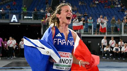 L'explosion de joie d'Alice Finot, après sa victoire au 3000 mètres steeple, le 9 juin 2024, aux Championnats d'Europe à Rome.  (ANDRÉAS SOLARO / AFP)