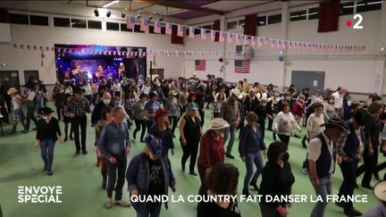 Envoyé spécial. Quand la country fait danser la France