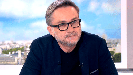 L'écrivain Marc Dugain sur le plateau de France 2 pour présenter "Ultime partie"
 (France2/Culturebox)