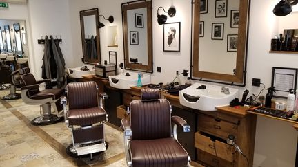 Les salons de coiffure sont souvent désertés par les clients. Photo d'illustration. (Adeline Divoux / Radio France)