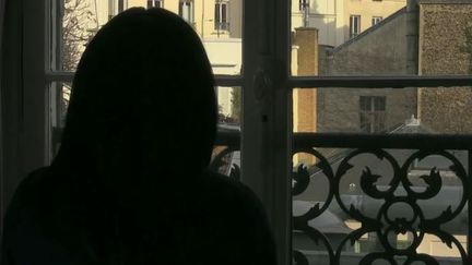 Cette jeune Française, convertie à l'islam, endoctrinée et partie à Raqqa, témoigne dans le documentaire "Revenantes" réalisé par Marion Stalens pour "Infrarouge" sur France 2.