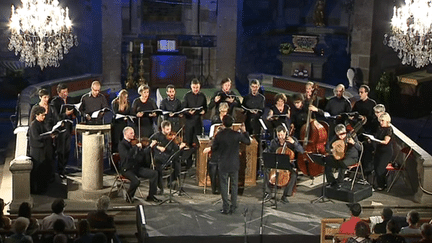  le Coro e Orchestra Ghilieri sous la direction de Giulio Prandi
 (France 3 Culturebox Capture d&#039;écran)