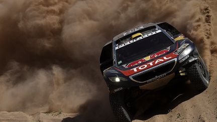 Stéphane Peterhansel (Peugeot) lors du Dakar 2016. (FRANCK FIFE / AFP)