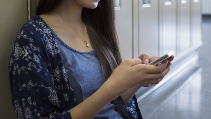 Des adolescents jouant au "Blue Whale Challenge", des défis macabres circulant sur les réseaux sociaux, ont été signalés à la police&nbsp;dans le Pas-de-Calais, en février et mars 2017. (GETTY IMAGES)