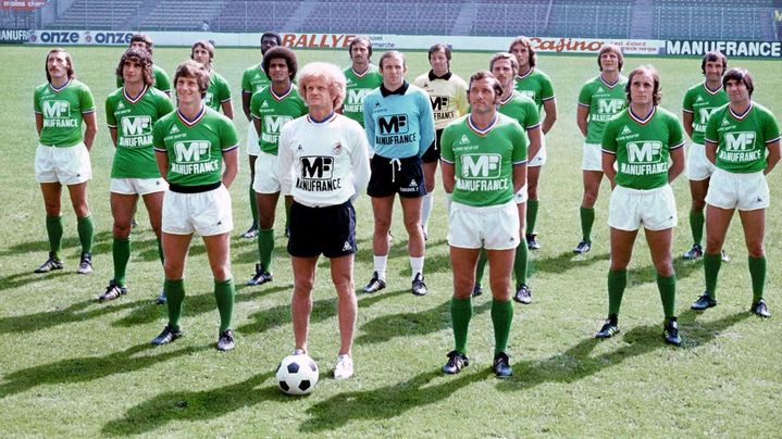 En août 1976, les Verts de Robert Herbin (en blanc) posent au stade Geoffroy Guichard. (AFP)