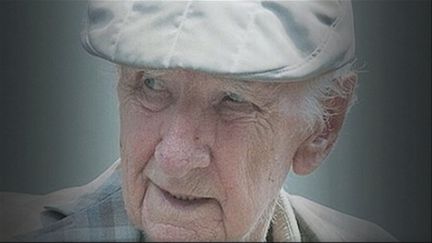 Laszlo Csatary, 97 ans,&nbsp;est accus&eacute; de complicit&eacute; dans la mort de 15 700 juifs pendant la Seconde Guerre mondiale. (FTVI / FRANCE 2)