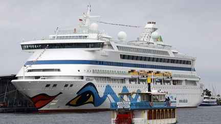 Le "Aidaaura", un paquebot de croisière au port de Rostock en Allemagne, le 17 octobre 2019. (BERND WUSTNECK / DPA-ZENTRALBILD)