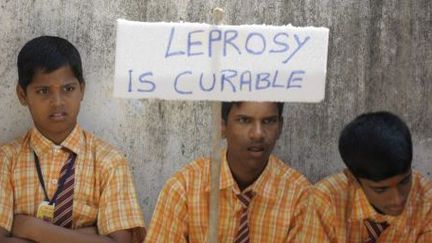 Des écoliers participent à la journée contre la lèpre, le 5 févier 2013 à Hyderabad en Inde. (AFP/Noah Seelam)