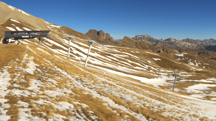 La station de Serre-Chevalier&nbsp;(Hautes-Alpes), à 2 500 mètres d'altitude, le 25 décembre 2015. (SERRE-CHEVALIER.COM)