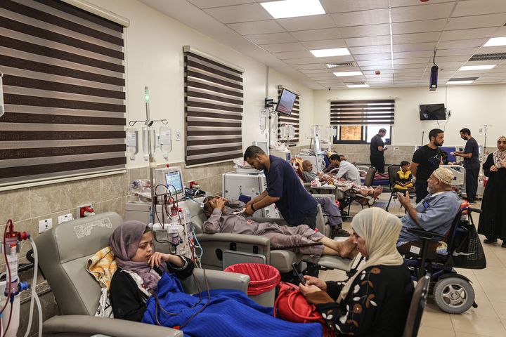 Patients receive dialysis at Nasser Hospital, in Khan Yunis, in the Gaza Strip, October 24, 2023. (MUSTAFA HASSONA / ANADOLU / AFP)