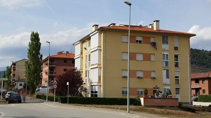 A&nbsp;Ripoll, en Catalogne, l'appartement de l'imam, soupçonné d'être lié aux attentats du 17 août 2017, est sous scellés. (JEAN-FRANCOIS FERNANDEZ / FRANCEINFO)