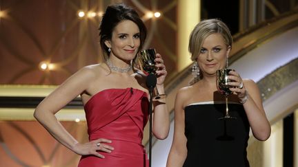 Les actrices Tina Fey et Amy Poehler pr&eacute;sentaient la 71e &eacute;dition des Golden Globes, le 12 janvier 2014 &agrave; Beverly Hills&nbsp;(Californie, Etats-Unis). (GETTY IMAGES NORTH AMERICA)