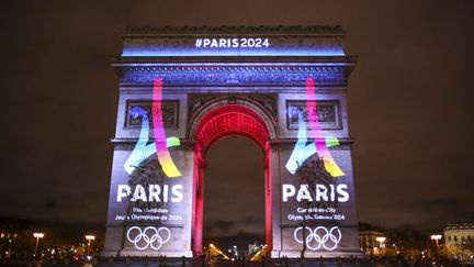 &nbsp; (La Ville de Paris a dévoilé mardi 9 février son logo de candidature pour les JO 2024 © MAXPPP)