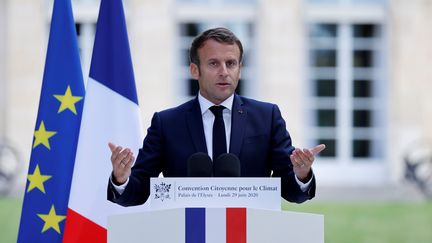 Emmanuel Macron lors de son discours devant les membres de la Convention citoyenne pour le climat, le 29 juin 2020, au palais de l'Elysée à Paris. (CHRISTIAN HARTMANN / REUTERS)