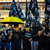 Des militants prodémocratie manifestent à Tokyo (Japon) pour dénoncer les atteintes aux droits humains à Hong Kong, le 4 juin 2022. (PHILIP FONG / AFP)