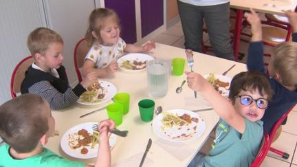 Restauration scolaire : le prix de la cantine pourrait augmenter à la rentrée (FRANCE 3)