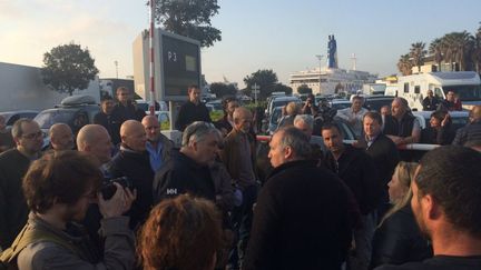 Les pépiniéristes jeudi 6 avril matin sur le port de Bastia. (Maxime Becmeur / Radio France)