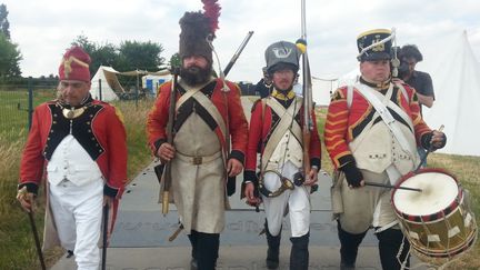  (Des figurants se préparent à la reconstitution géante de la bataille de Waterloo © Radiofrance - Benjamin Illy)