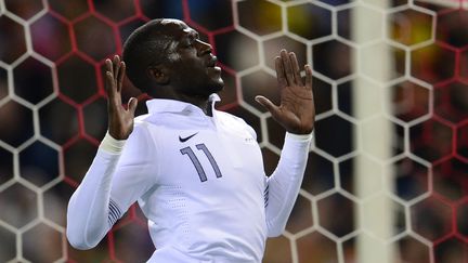 Moussa Sissoko apr&egrave;s une occasion manqu&eacute;e contre l'Espagne, le 16 octobre 2012 &agrave; Madrid. (JAVIER SORIANO / AFP)