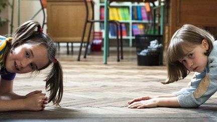 Anna Lemarchand et Juliette Gombert, les deux petites tornades de &quot;Du vent dans mes mollets&quot; de Carine Tardieu
 (Gaumont Distribution)