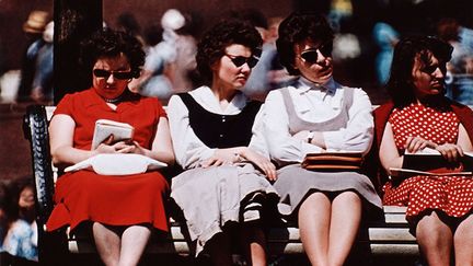 Sur le banc, place de l’Arbat (Moscou), 1958
 (Musée des Arts Multimédias de Moscou-MAMM)