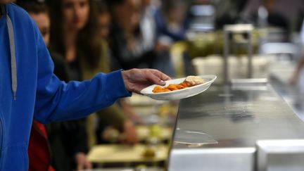 Si, en moyenne, 30 % seulement des collégiens ne sont pas inscrits à la cantine, c’est le cas de près de 60 % d’entre eux en éducation prioritaire, selon une enquête du Cnesco. (MAXPPP)