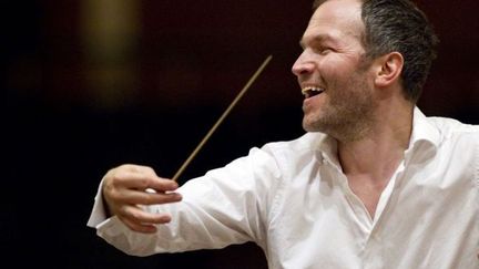 Michael Hofstetter, à la direction de l&#039;Orchestre de chambre de Stuttgart
 (France 3 - Culturebox)