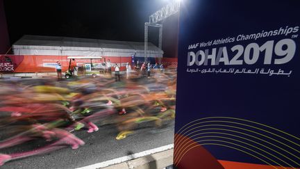 Les coureuses du marathon, à Doha (Qatar), le 28 septembre 2019.&nbsp; (GRIGORY SYSOEV / SPUTNIK / AFP)