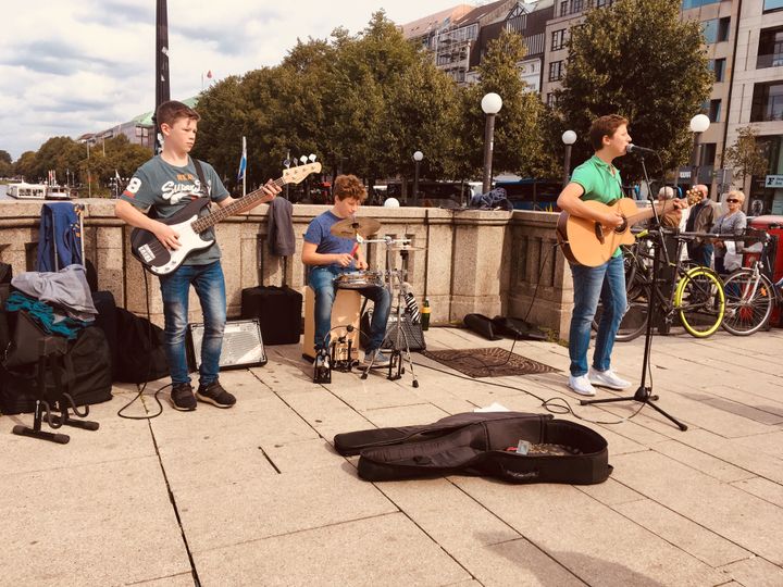 Ados musiciens à Hambourg. (INGRID POHU / RADIO FRANCE)