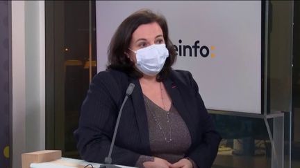 Emmanuelle Cosse, ancienne ministre du logement et présidente&nbsp;de l'Union sociale pour l'habitat, était l'invitée éco du mardi 5 janvier. (FRANCEINFO / RADIOFRANCE)