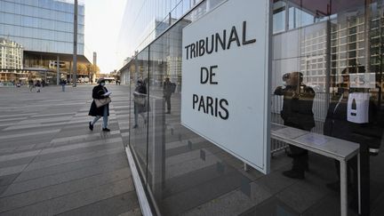 Le tribunal de Paris, où siège le parquet national financier, le 22 mars 2022. (EMMANUEL DUNAND / AFP)