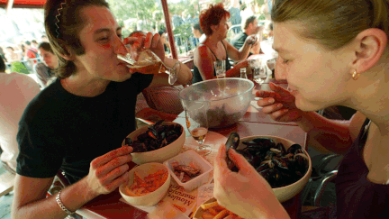 &nbsp; (Un dîner moules-frites aura lieu pour la fête nationale belge (Photo illustration) © MaxPPP)