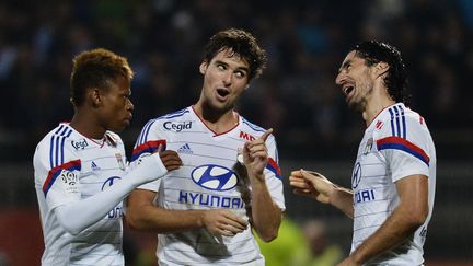 Yoann Gourcuff (au centre) c&eacute;l&egrave;bre son but, dimanche 26 octobre 2014 &agrave; Lyon.&nbsp; (JEFF PACHOUD / AFP)