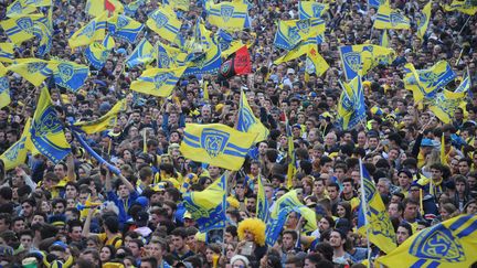 Des supporters de l'ASM sur&nbsp;la place de Jaude, à Clermont-Ferrand, le 4 juin 2017. (MAXPPP)