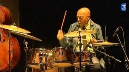 Roy Haynes, un batteur légendaire au festival Jazz Contreband
 (Culturebox)