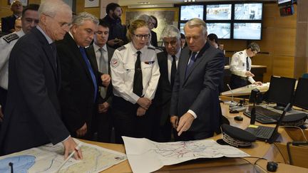 Le Premier ministre Jean-Marc Ayrault &agrave; la pr&eacute;fecture de police de Paris, le 17 mars 2014. (MIGUEL MEDINA / AFP)