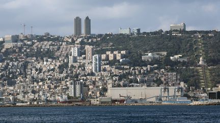 Vue de la ville israélienne d'Haïfa, le 27 mars 2023. (JACK GUEZ / AFP)