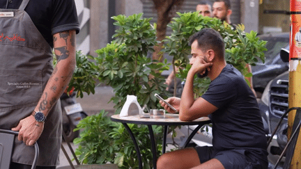 Guerre au Proche-Orient : après l'explosion de bipeurs et de talkies walkies, les Libanais craignent que leurs téléphones soient visés