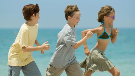 Enfants en vacances (photo d'illustration). (ODILON DIMIER / MAXPPP)