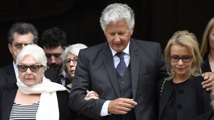 Line Renaud, le fils de Pierre Bellemare, Pierre Dhostel, et son épouse Carole, aux Obsèques de Pierre Bellemare à Paris, le 31 mai 2018
 (BERTRAND GUAY / AFP)