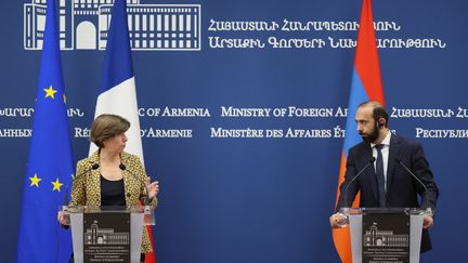 Catherine Colonna, la ministre des Affaires étrangères, lors de la conférence de presse menée conjointement avec son homologue depuis Erevan (Arménie), le 3 octobre 2023. (ALAIN JOCARD / AFP)