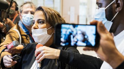 Maître Samia Maktouf, avocate de Lassana Bathily, au tribunal judiciaire de Paris, le 2 septembre 2020.&nbsp; (DENIS MEYER / HANS LUCAS / AFP)