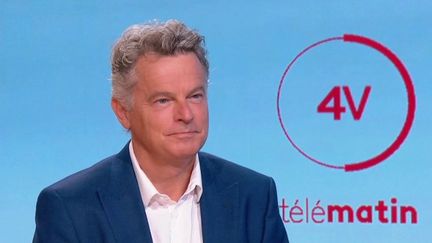 Fabien Roussel, secrétaire national du Parti communiste, est l'invité des "4 Vérités" sur France 2, jeudi 1er septembre. (FRANCE 2)