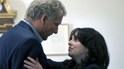 Clive Owen et Beanie Fieldstein incarnent Bill Clinton et Monica Lewinsky. (FOX / PHOTO NUMÉRIQUE)